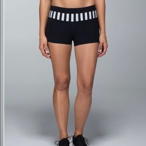 *Lululemon* Black/White, Water Bound Short